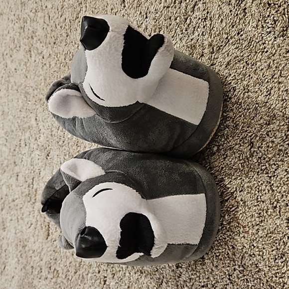 LN Old Navy youth size 1-2 wolf slippers - Picture 5 of 5